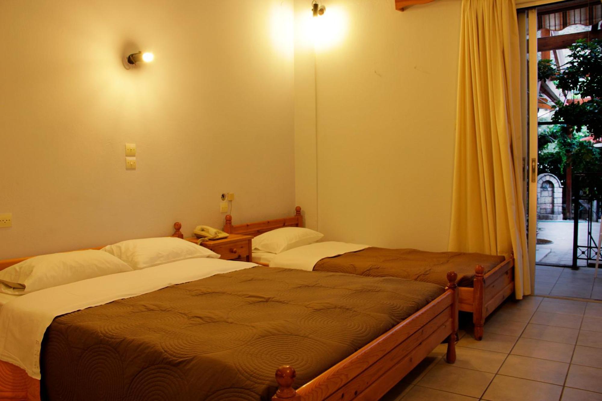 Hotel Galaxias Agioi Pandes Екстер'єр фото